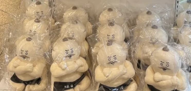 吉伊卡哇 × 東京晴空塔「味自慢」坐姿大娃娃 1