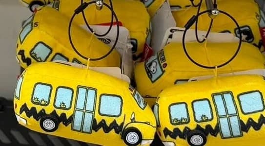 Snoopy 黃色校車吊飾 1