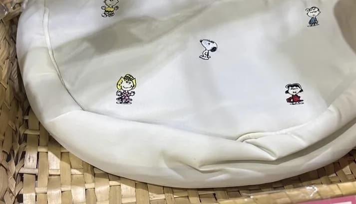 Snoopy 刺繡半月肩背包 1